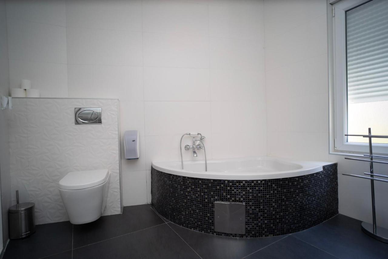 Urban Suites & Apartments モスタル エクステリア 写真